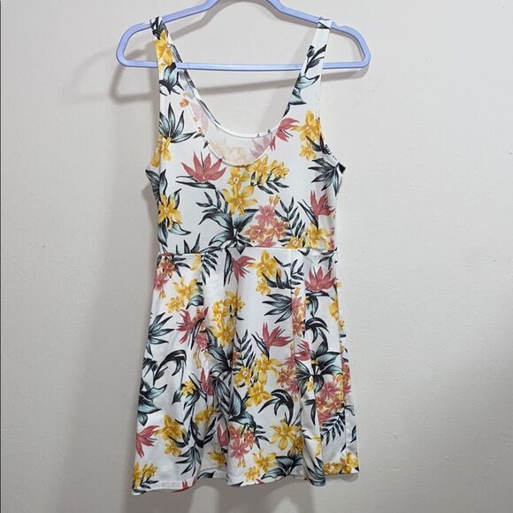 H&M Divided Tropical Floral Skater Dress Size 10 - Picture 4 of 11